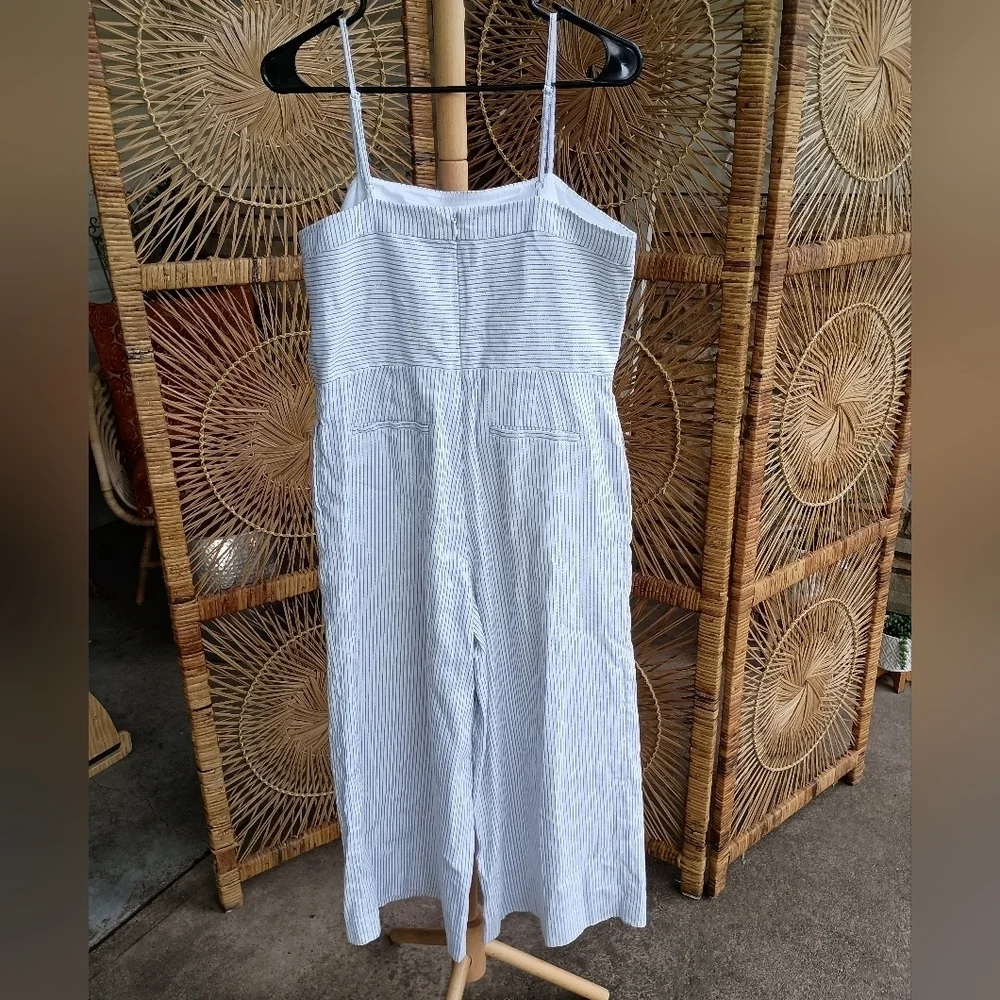Banana Republic chic sleeveless